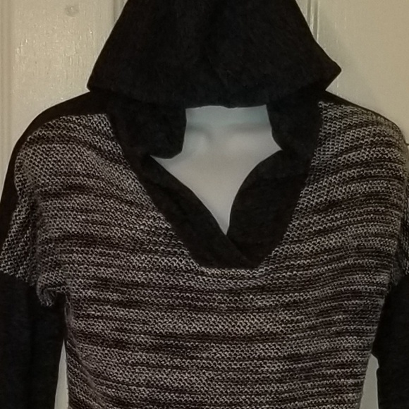 5/$25 Maurices hooded long sleeve shirt - Picture 2 of 6